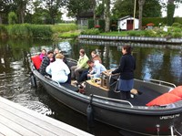 Opgehaald worden in het centrum van Woerden met de sloep?